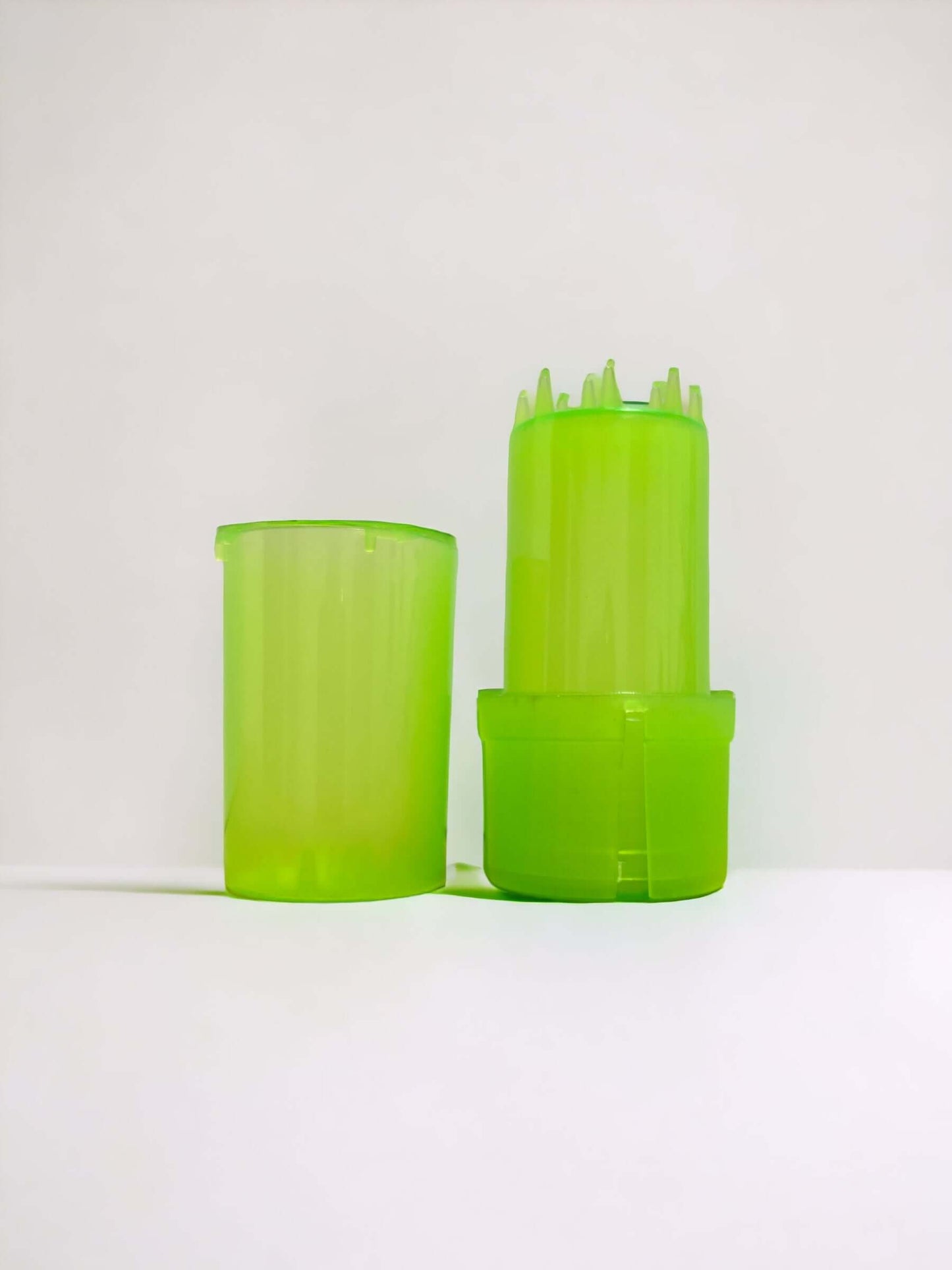 Drtička plastová s odkládacím prostorem - The Roll